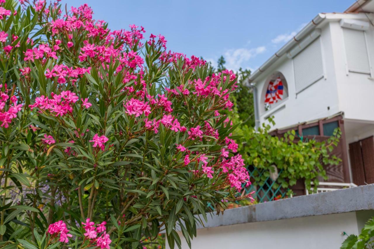 Studio Apartments Gilda Baška Exterior foto